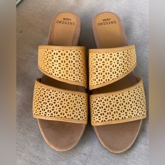Shoes - Earth Origins Sandals Cayla Yellow Women’s Size 8.5
